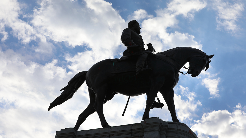 a silhouette of general lee's statue 